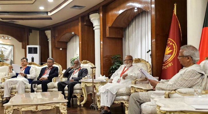 মোশাররফ হোসেনের নেতৃত্বে প্রধান উপদেষ্টার সঙ্গে বিএনপির বৈঠক চলছে