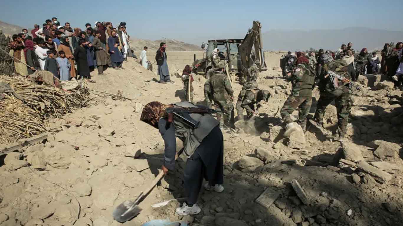 আফগানিস্তানে পাকিস্তানের বিমান হামলা: তোর্খাম সীমান্তে যুদ্ধের দামামা