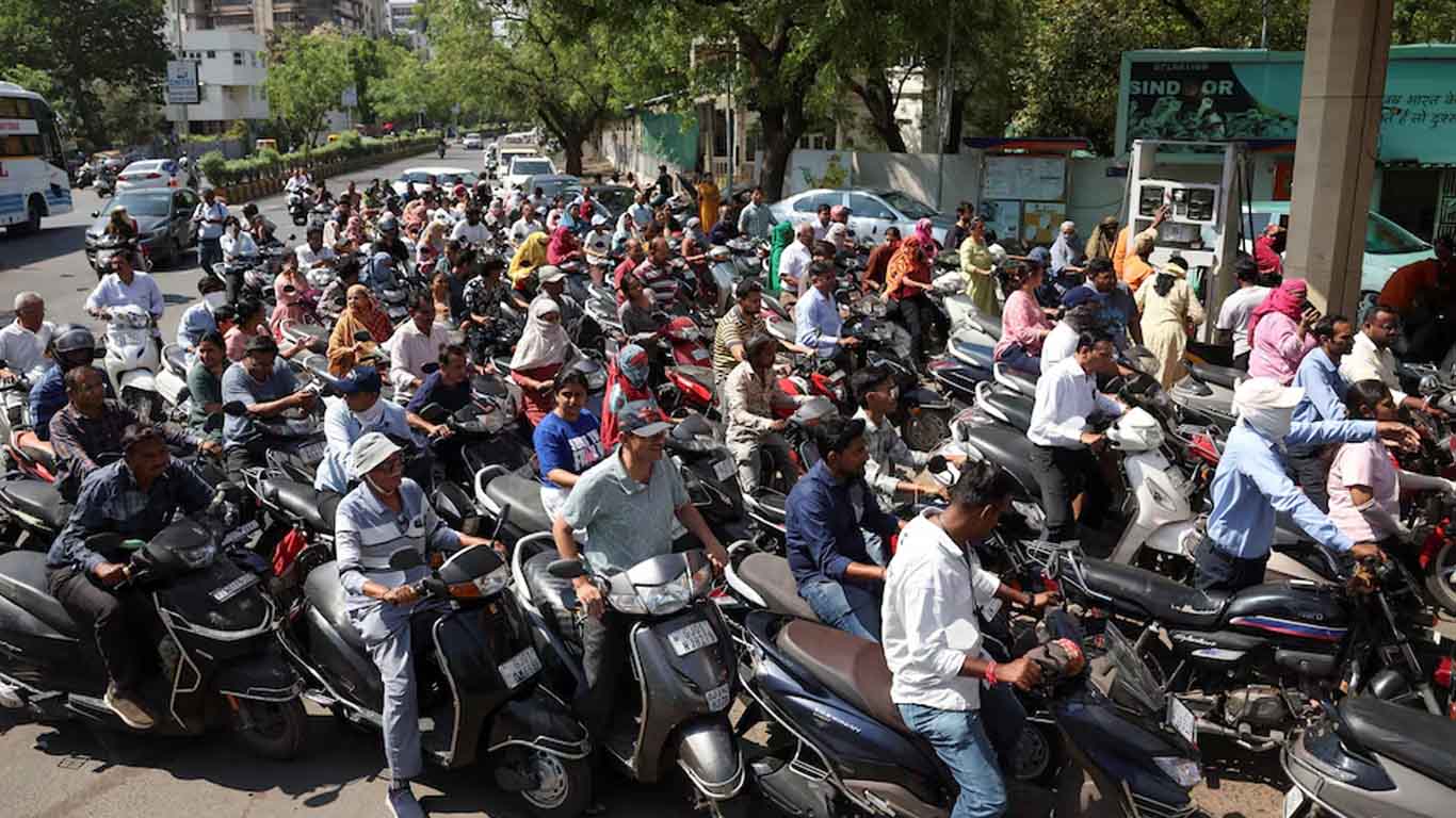 ইরানে যুদ্ধের জেরে তেলের দাম বৃদ্ধি, ভারতে বড় শুল্ক ছাড়