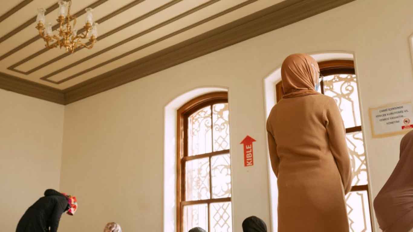 পাব থেকে মসজিদ: হাঙ্গেরিতে মুসলিম প্রার্থনা কেন্দ্র নিয়ে বিভক্তি