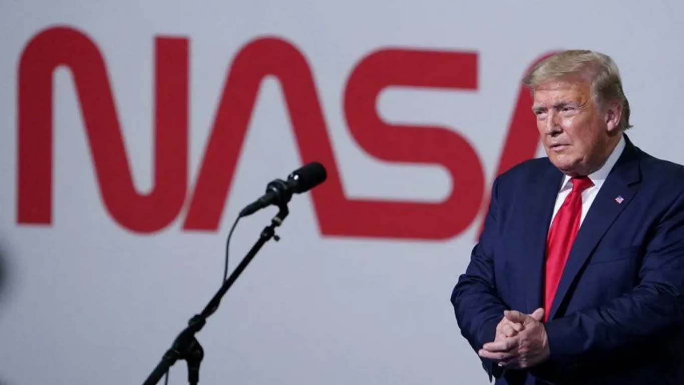 চাঁদে ফিরছে নাসা: ডোনাল্ড ট্রাম্পের নতুন চন্দ্র কৌশলের বিস্তারিত