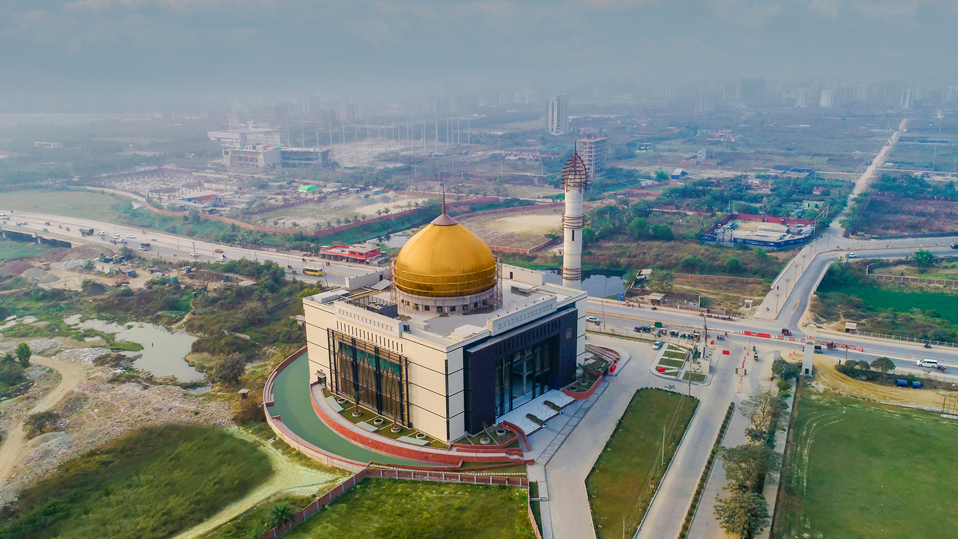 ১৯ জন পরিচ্ছন্নতা কর্মী ও আধুনিক প্রযুক্তি: নেই কোনো দানবাক্স