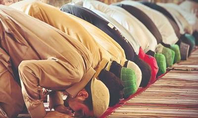 যে নামাজে হৃদয়ে প্রশান্তি মেলে: আত্মিক প্রশান্তির ৮টি উপায়