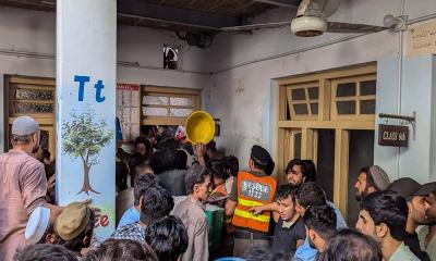 পেশোয়ারে বিদ্যালয়ের ছাদ ধসে শিক্ষক ও শিক্ষার্থীসহ নিহত ২৯
