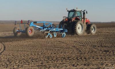 Farmers Use Soil Testing to Combat Rising Fertilizer Costs