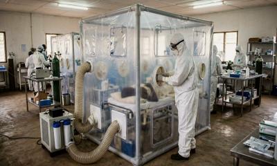 Healthcare Workers Use Innovative Cubes to Treat Ebola