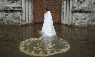 Love in Typhoon Floods: Viral Philippine Wedding Story