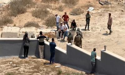 sraeli Settlers Encircle Palestinian Homes in Qusra