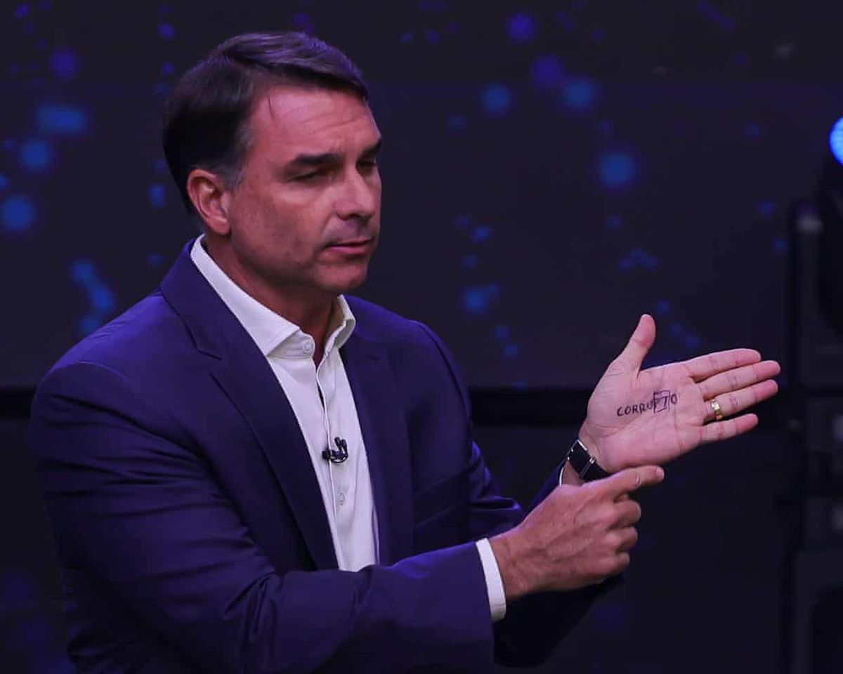 Flavio Bolsonaro Debate Stunt Backfires With Viral Meme in Brazil