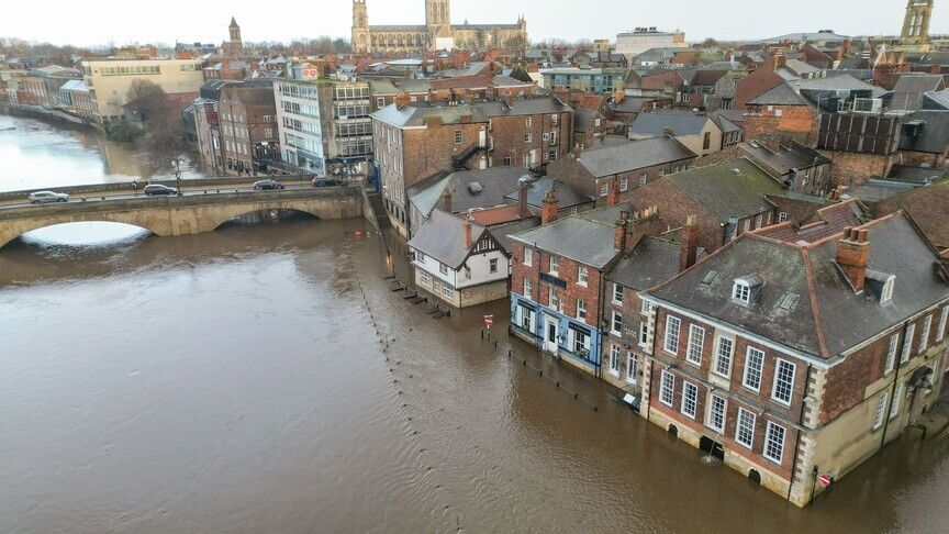 British Prime Minister Urges Households to Stockpile Emergency Supplies