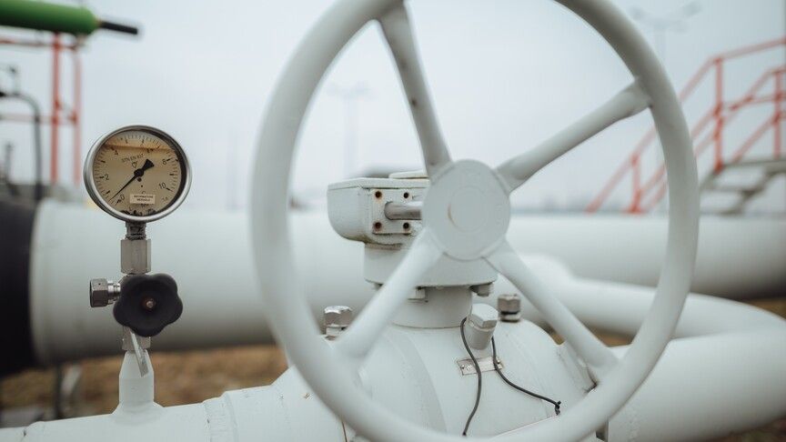 Houthis Target Riyadh Airport and Saudi Oil Pipeline in Drone Attacks
