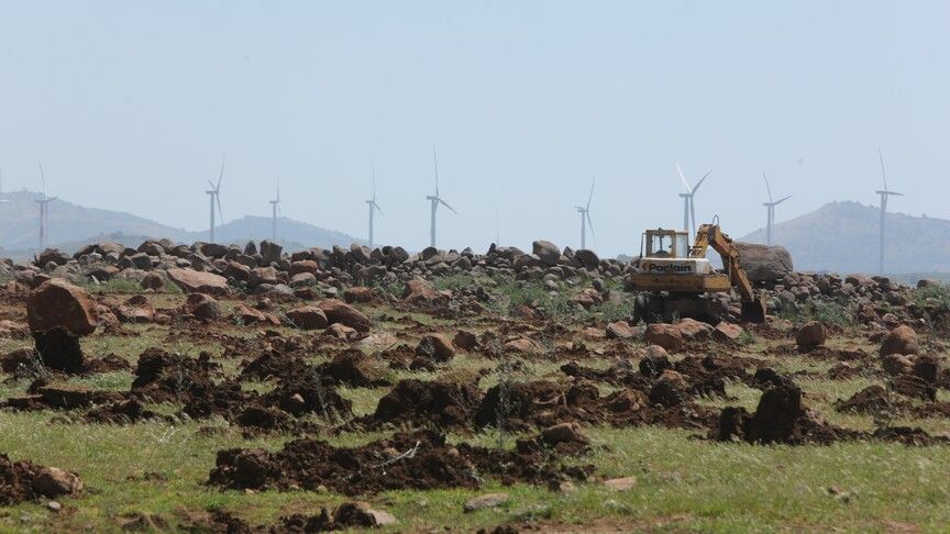 Israel Extends Military Barrier Through Southern Syria Farmland