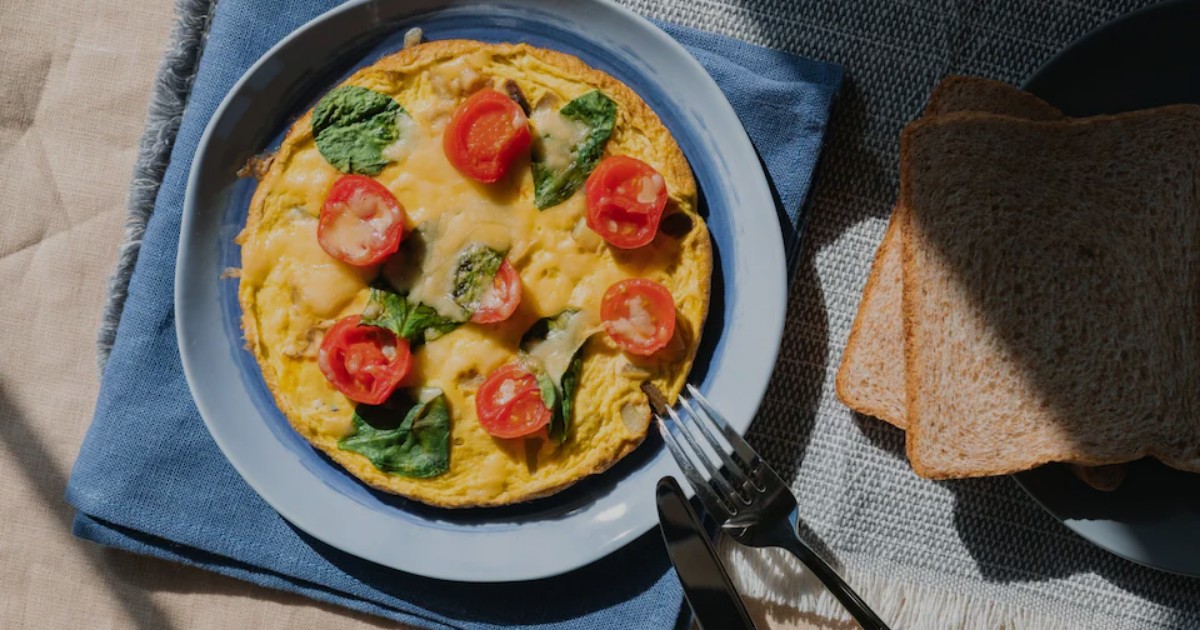Why Eating Dinner at 6 PM Helps You Lose Weight