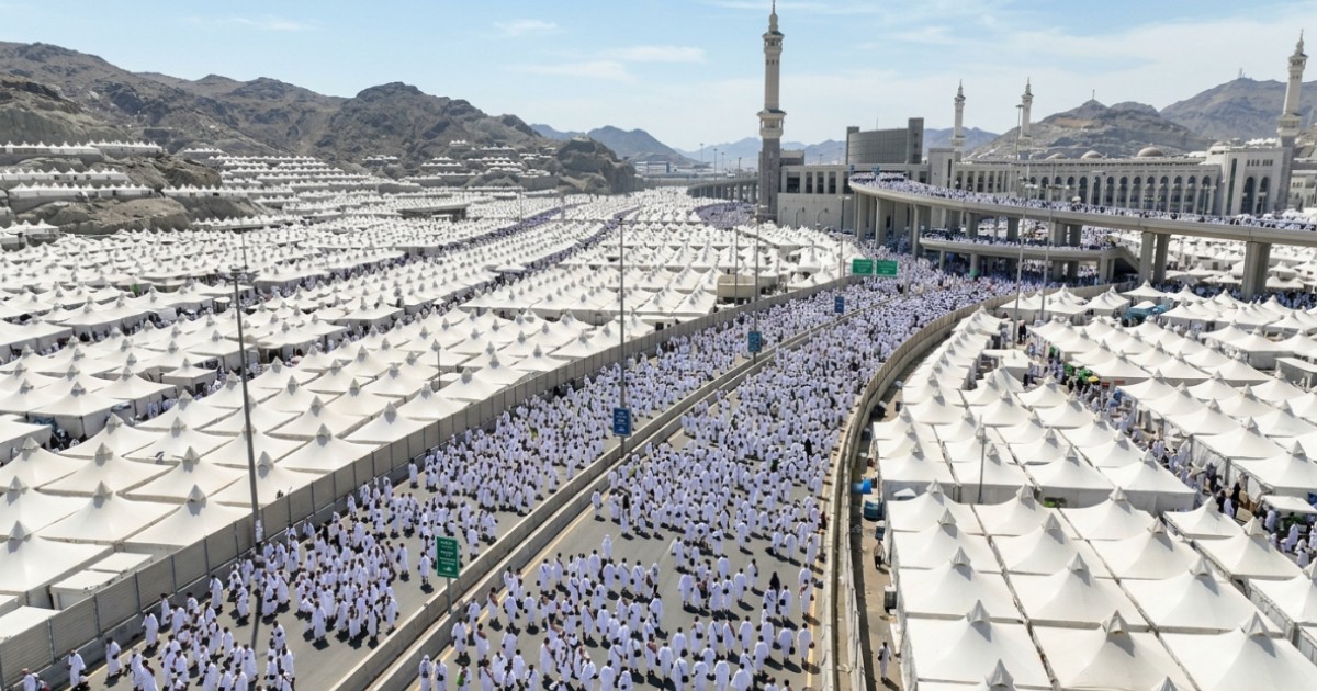 Hajj 2026 Begins: Pilgrims Head to Mina for Worship