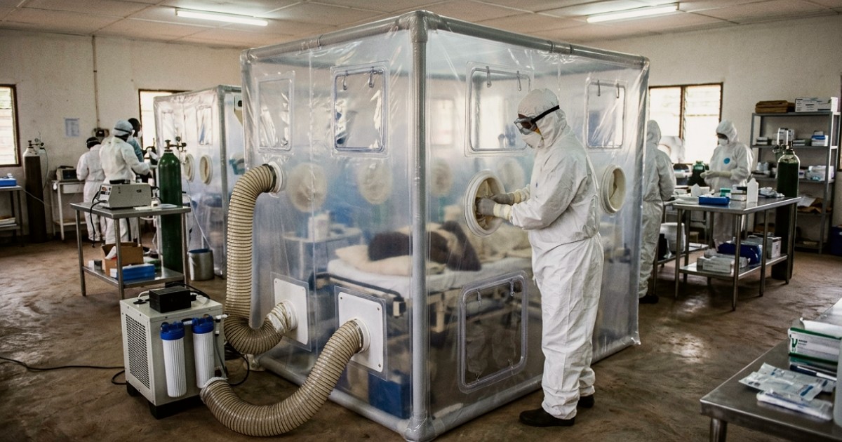 Healthcare Workers Use Innovative Cubes to Treat Ebola