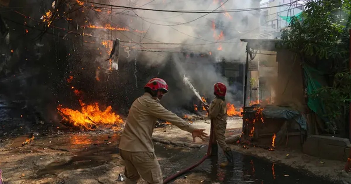 দিল্লির হোটেল অগ্নিকাণ্ড: চিকিৎসাধীন বাংলাদেশি নারীর মৃত্যু, নিহত ২৩