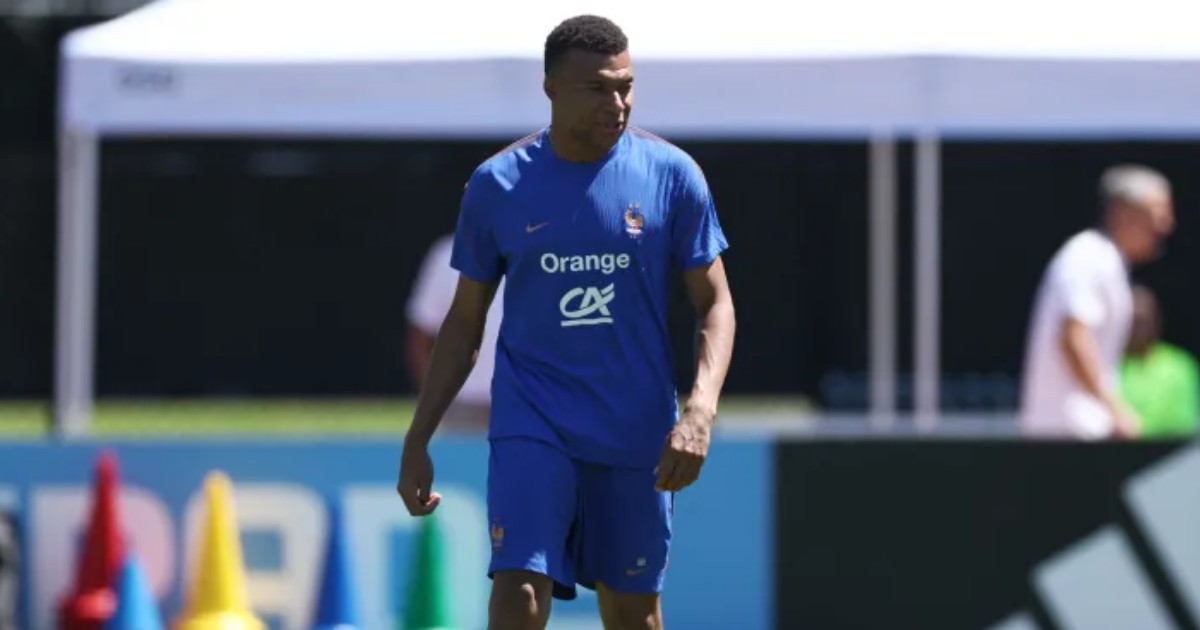 France and Argentina kick off campaigns on World Cup Day 6
