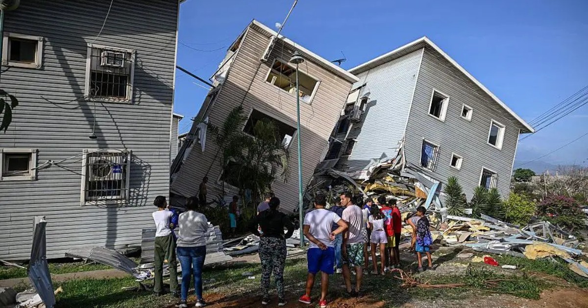 Powerful 7.5 Magnitude Quake Causes Massive Destruction