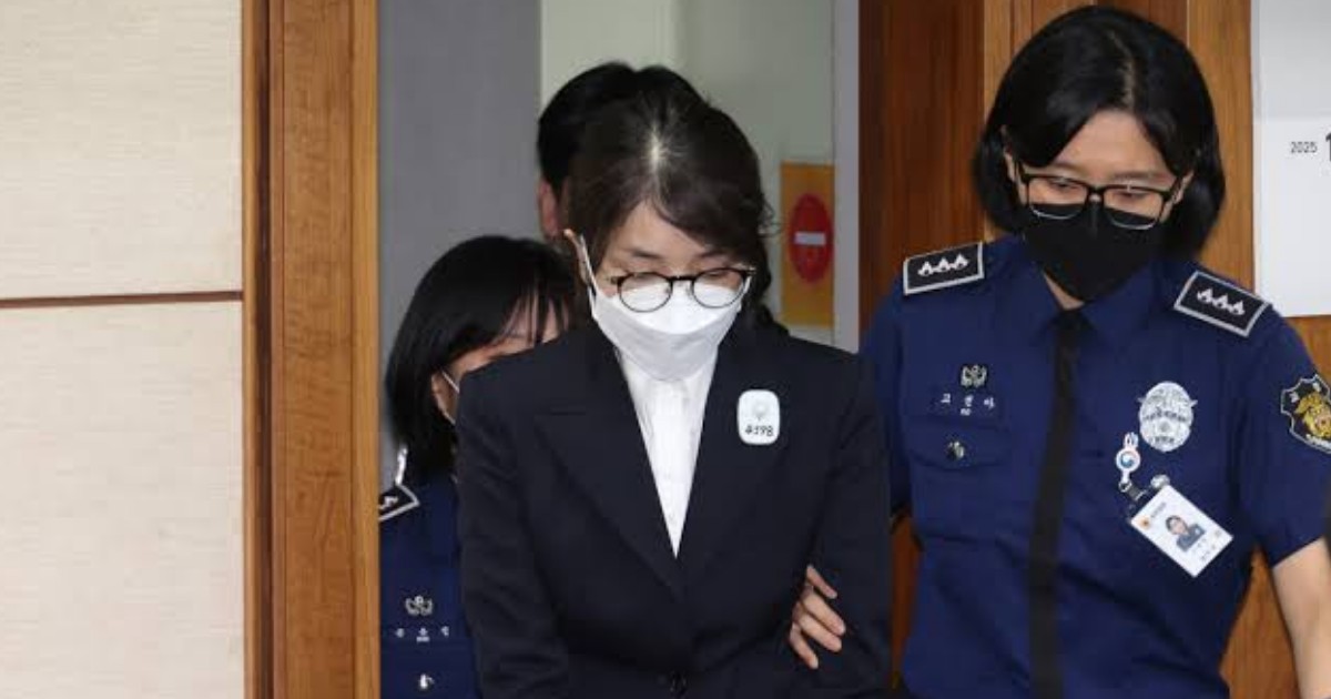 Court Sentences Former South Korean First Lady to 7 Years