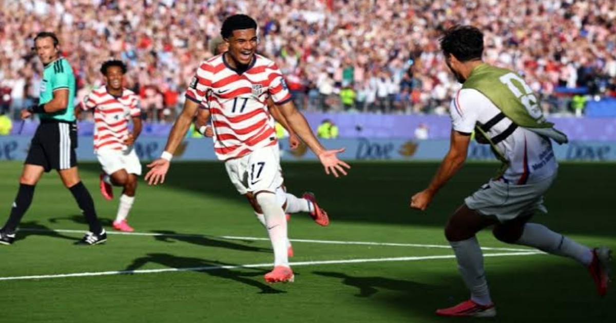US Football Team Defeats Bosnia to Advance in World Cup