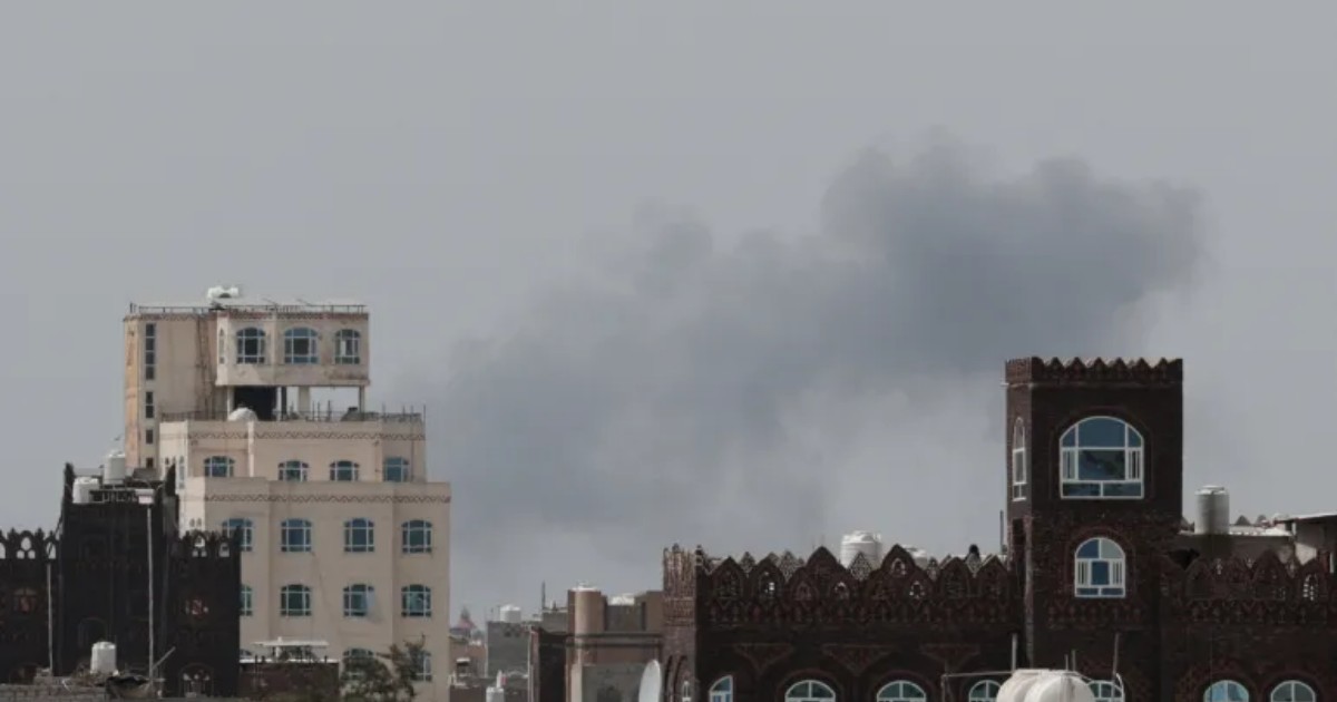 Yemen Government Strikes Sanaa Airport Runway
